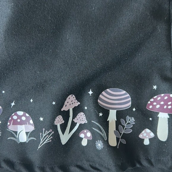 Black mushroom suspender skirt - Picture 4 of 4